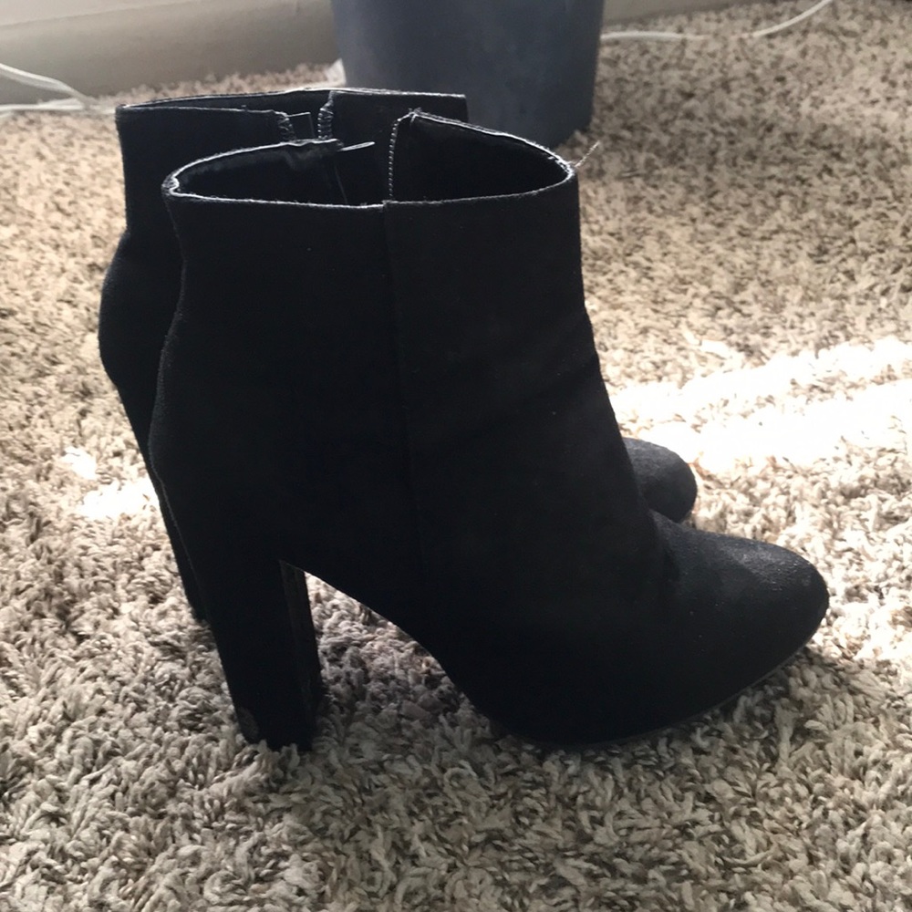 Lola Shoetique Bootie